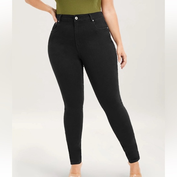 BloomChic Plus Size Skinny Very Stretchy High Rise Black Wash Sculpt Waist Jeans - Picture 2 of 8